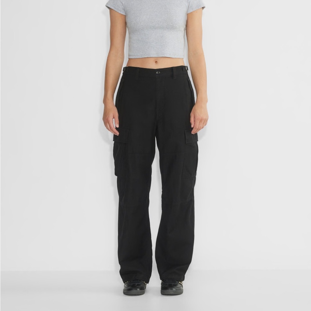 Aritzia TNA supply cargo pants in size S.